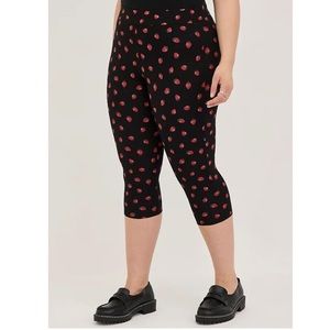 TORRID NWT PEDAL PUSHER SIGNATURE WAIST LIQUID LEGGING